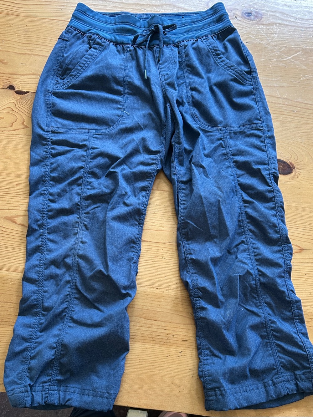 Aphrodite 2.0 Water Resistant Drawstring Capri Pants XS denim color - Picture 8 of 8
